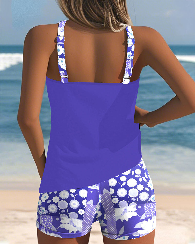 Sommerlicher Damen Badeanzug (Zweiteiler) mit floralem Design, perfekt zum Schwimmen.