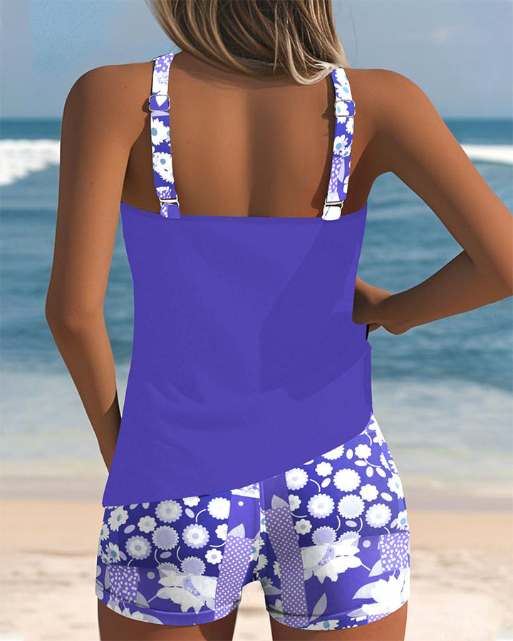 Sommerlicher Damen Badeanzug (Zweiteiler) mit floralem Design, perfekt zum Schwimmen.