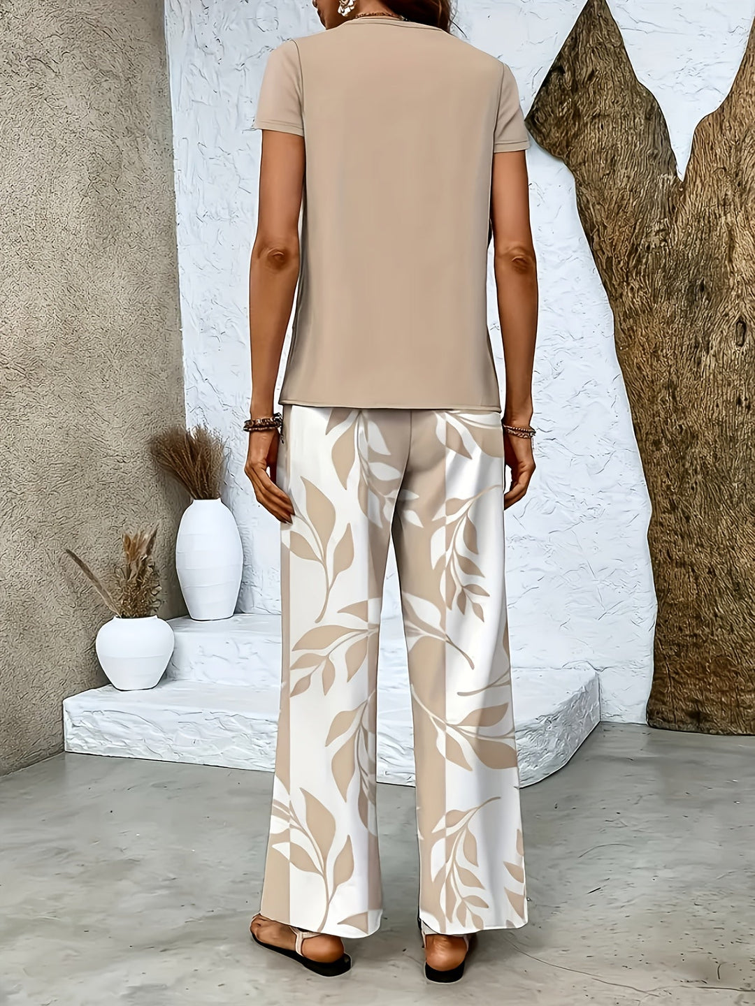 Modisches Damen Sommer Set Zweiteiler mit weiter Hose & Kurzarmshirt, elegant gestylt.