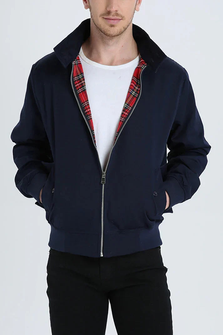 Klassische Herren Harrington-Jacke in Schwarz, eine vielseitige Übergangsjacke für stilvolle Männer. Zeitlose Oberbekleidung.