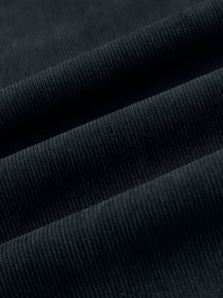Schwarze, gefütterte Herren Winterhose, bequem mit elastischem Bund, ideal als Freizeithose für Herbst & Winter.