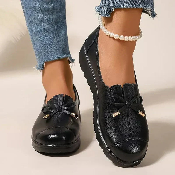 Orthopädische Damen Komfortschuhe: Burgunder Mokassins, bequemer Slipper für Fußgesundheit & stilvollen Alltag, optimaler Halt.