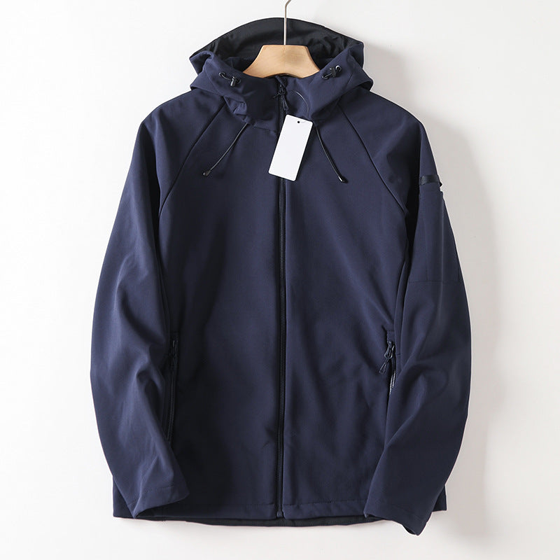 Klassische Damen Winterjacke mit Kapuze, auch in großen Größen erhältlich. Stilvoll und warm für den Winter.
