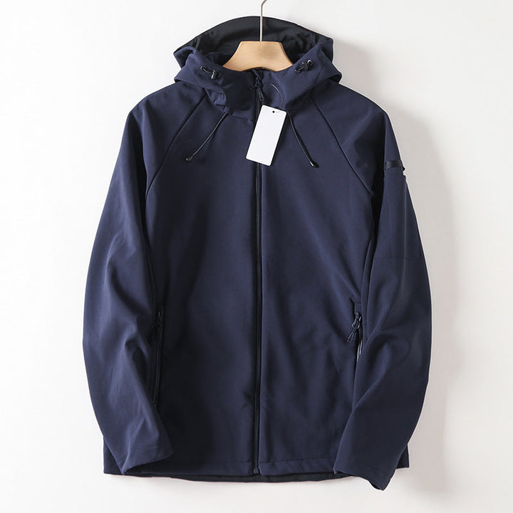 Klassische Damen Winterjacke mit Kapuze, auch in großen Größen erhältlich. Stilvoll und warm für den Winter.