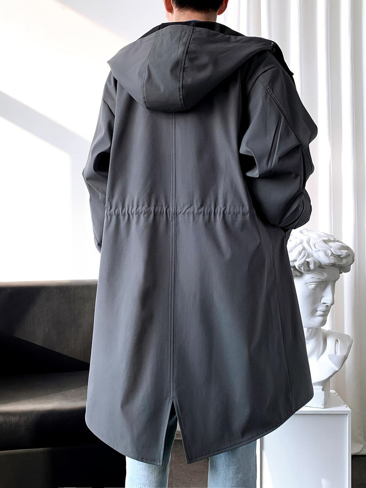 Schwarzer Herrenmantel mit langer Silhouette & Kapuze, elegante Jacke für Stil.