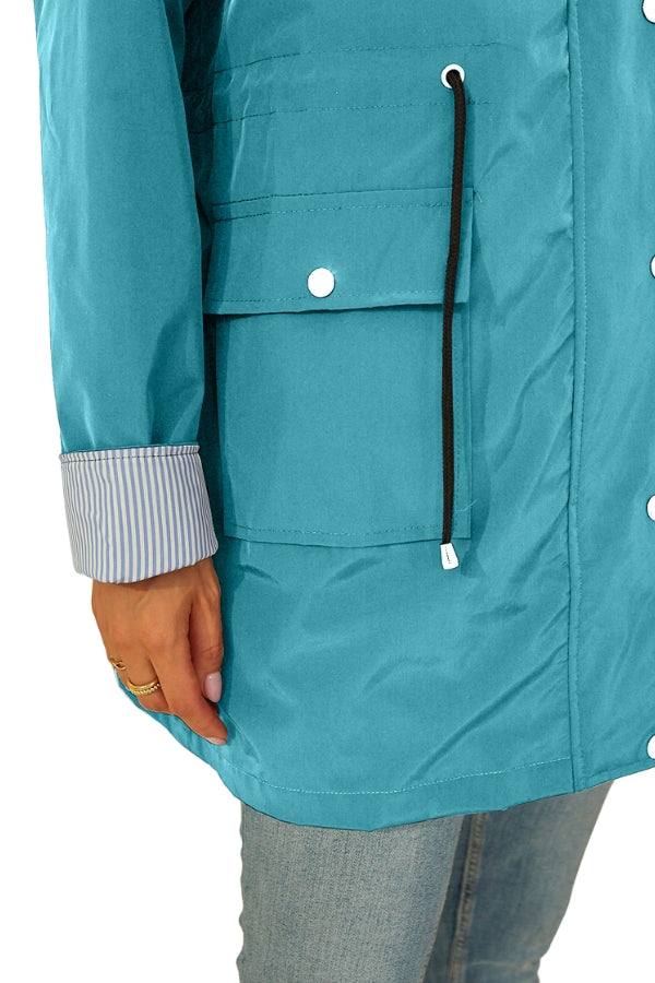 Stilvolle Damen Regenjacke, gestreift, mit Kapuze, leichter Schutz & Komfort für alle Jahreszeiten.