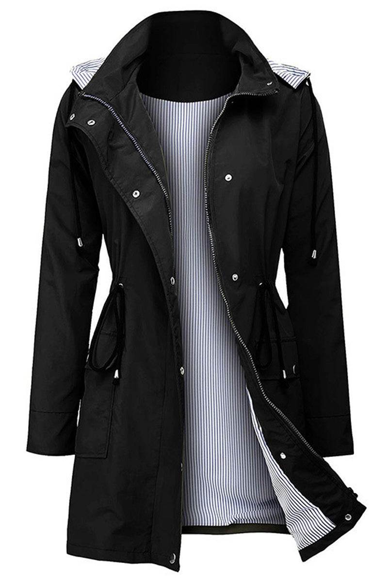 Sportliche Damen Windjacke, gestreift, leicht & wasserabweisend, mit Kapuze für aktive Tage draußen.