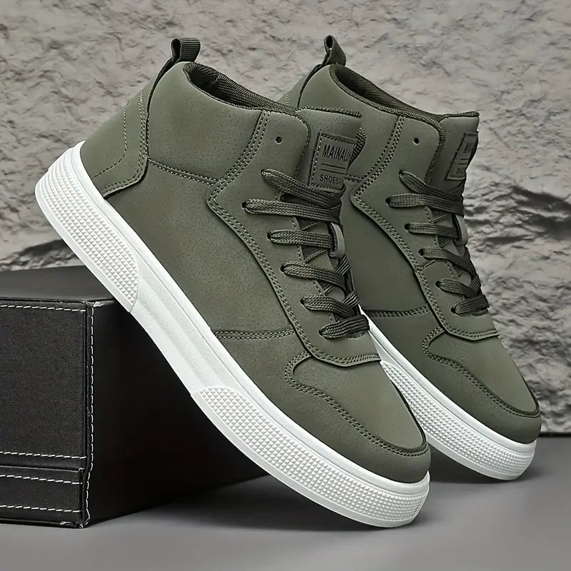 Khaki Herren Freizeitschuhe mit Schnürung, komfortabel und strapazierfähig für lange Tage und Spaziergänge.