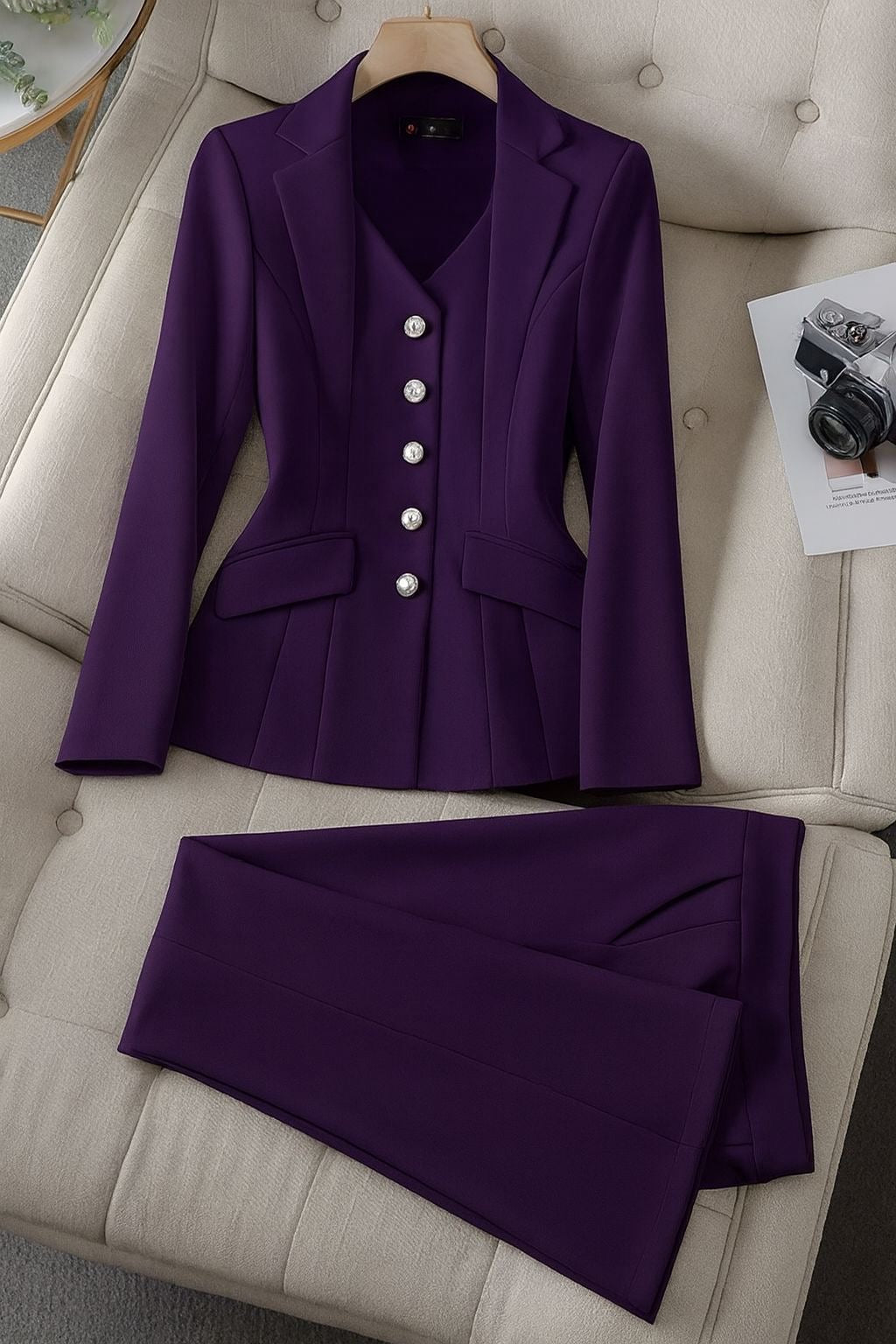 Moderner Damen-Blazer und Business-Hose im Regular Fit, als eleganter Anzug-Zweiteiler.