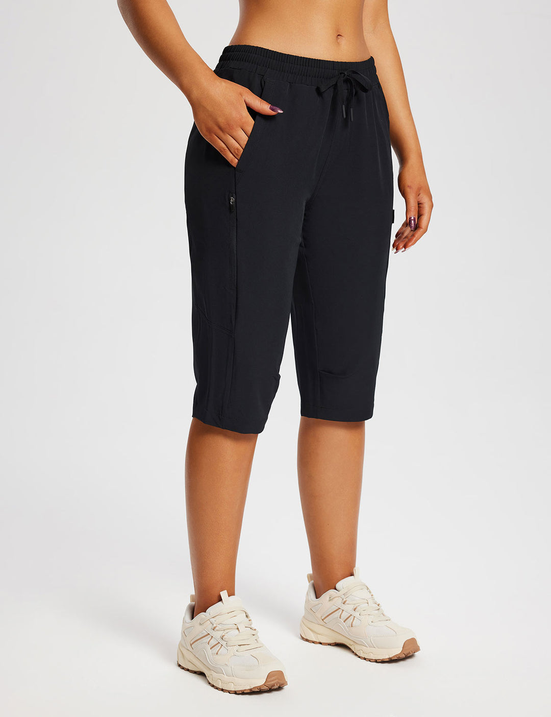 Bequeme Damen Wanderhose Capri, mit robusten Reißverschlusstaschen.
