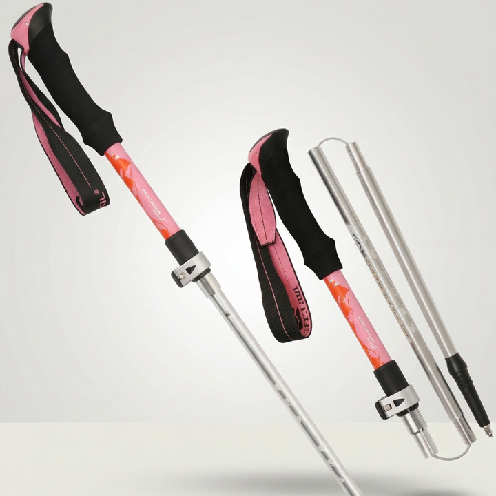 Sportler nutzt faltbare Leichtgewicht-Wanderstöcke aus Aluminium für Outdoor-Trekking & Nordic Walking.