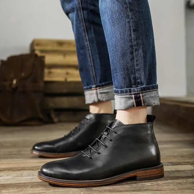 Schwarze elegante Herrenstiefel, bequem und vielseitig, perfekt für Business und formelle Anlässe.