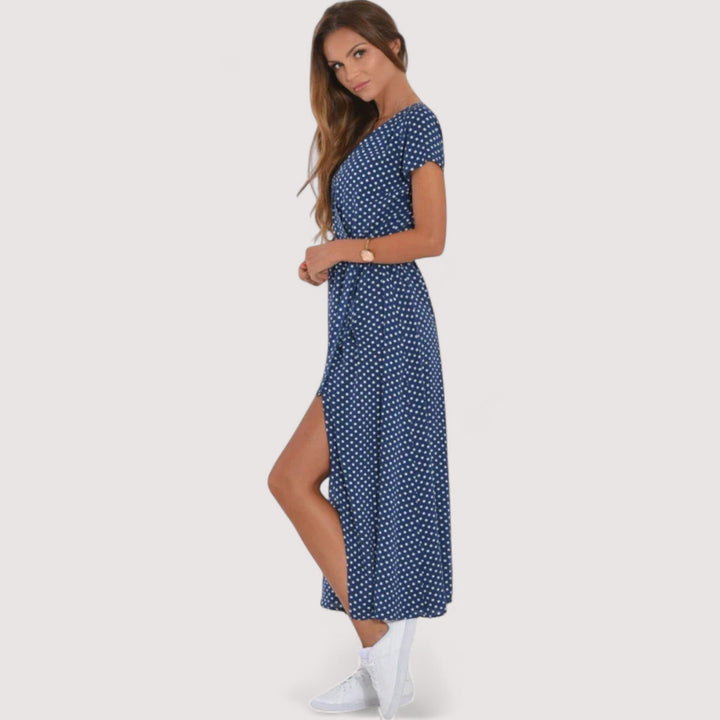 Vielseitiges Damen Wickelkleid mit Blumenmuster, Kurzarm, geeignet als Freizeit- oder Abendkleid.