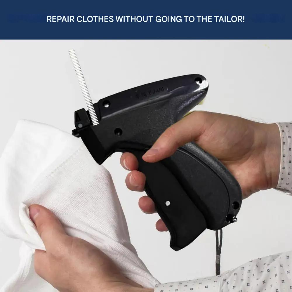 Stitchly Mini-Nähmaschine für schnelle Reparaturen von Kleidung und Stoffen, jederzeit griffbereit.