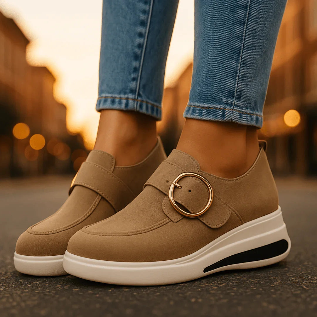 Orthopädische Damen Plateauschuhe: bequeme Slip-on Keilabsatzschuhe für optimalen Komfort und guten Halt.