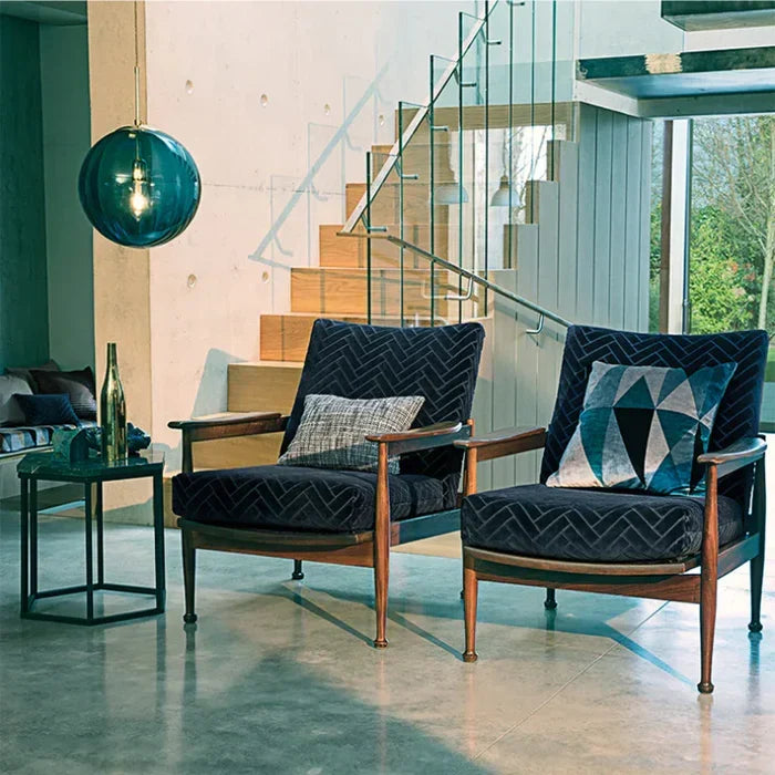 Elegante Glaskugel-Pendelleuchte LumiSphere, stilvolle Innenbeleuchtung für Wohn- und Schlafzimmer.
