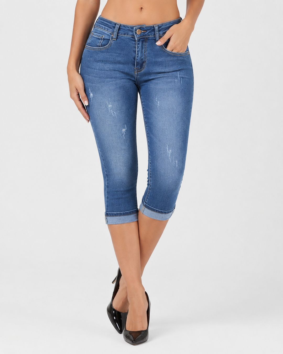 Damen Slim Fit Capri-Hose für den Sommer in Dunkelblau, perfekt für Freizeit & warme Tage. Moderne kurze Hose.