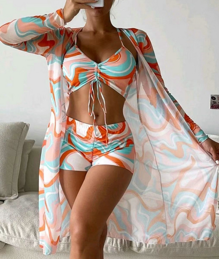 Verstellbares Damen Dreiteiliges Bikini Set für Strandurlaub. Bunte Bademode, perfekt für Sommer & Schwimmen.