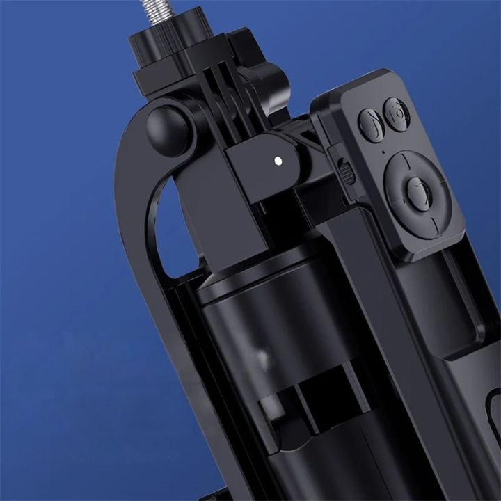 Verstellbares Handy-Stativ mit Selfie-Stick Funktion & abnehmbarer Bluetooth-Fernbedienung.