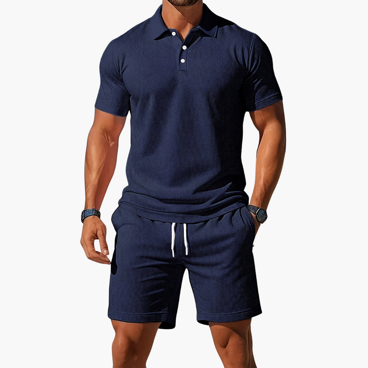 Stylisches Herren Sommer Set: Kurzarm Polo & Shorts, ideal für Freizeit, Strand & sportliche Aktivitäten.