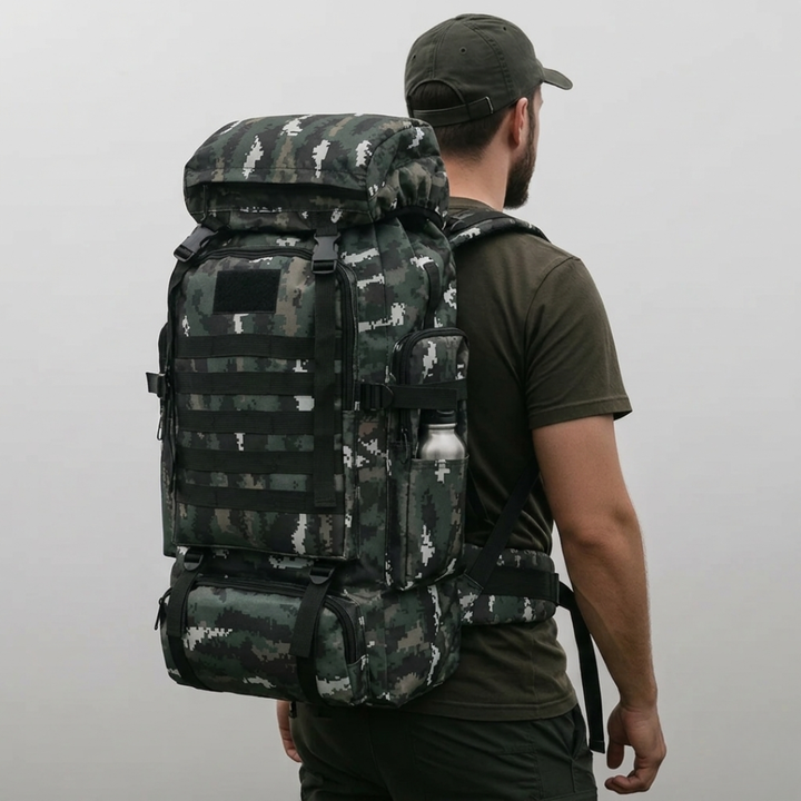 Wasserdichter 80-Liter-Trekkingrucksack schützt Ausrüstung bei Regen auf Wander- & Campingtouren.