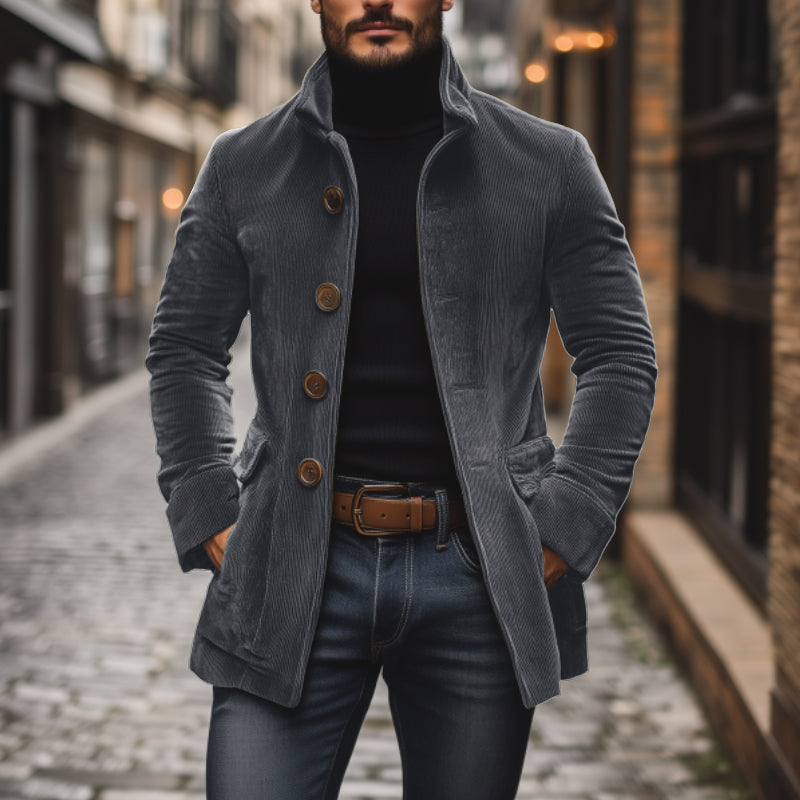 Slimfit Herren Kurzmantel (Peacoat-Stil) mit Stehkragen und Knopfleiste, perfekt als stylische Herbstjacke.