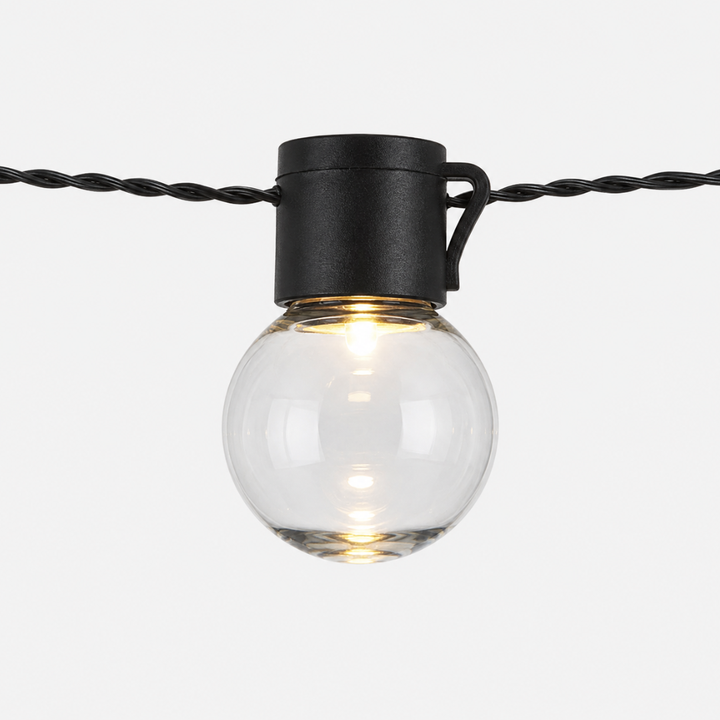 Dimmbare Solarlichterkette mit USB für Außen. Bruchsichere LED-Gartenlichter, warmweißes Ambiente.