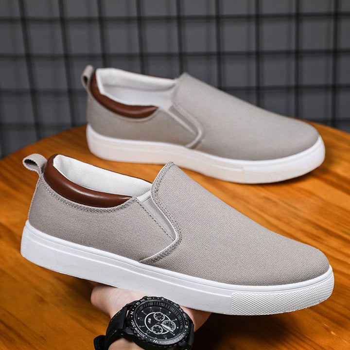 Ergonomische Lennard Slip-On Herrenschuhe aus Canvas, bieten hohen Tragekomfort den ganzen Tag.