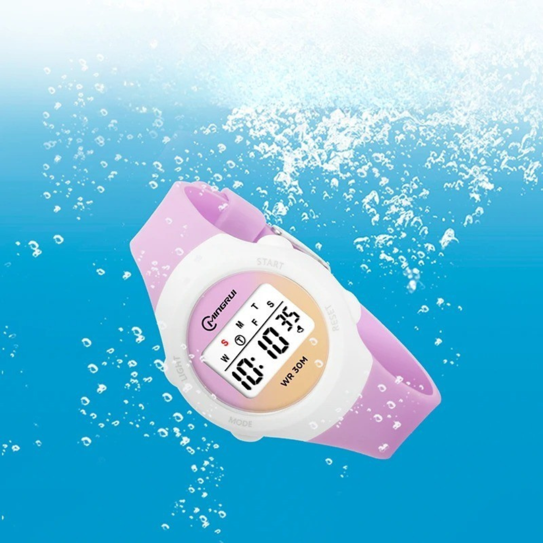 Nahaufnahme der wasserdichten Digitaluhr für Kinder, robust & leicht ablesbar, ideal für junge Lerner.