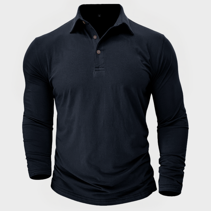 Mann im eleganten Langarm-Poloshirt, ideal für Business Casual Outfits. Vielseitiges Pullover-Top, modern & bequem.