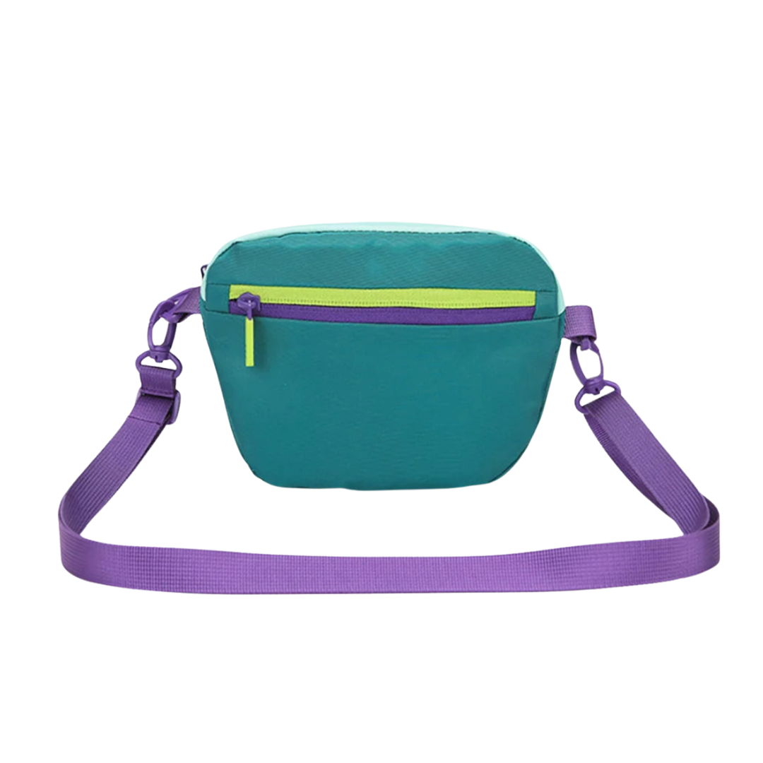 Minimalistische wasserabweisende Slingtasche, unisex, für leichtes Tragen im Alltag.
