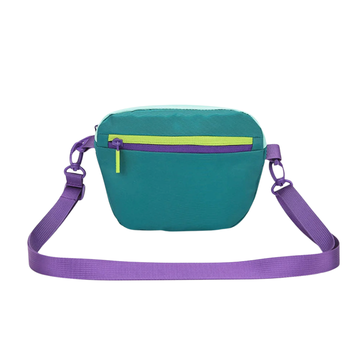 Minimalistische wasserabweisende Slingtasche, unisex, für leichtes Tragen im Alltag.