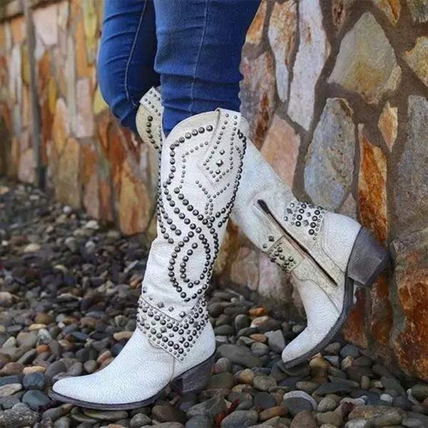 Elegante hohe Damen Stiefel mit Nieten, vielseitig für Freizeit oder besondere Anlässe, komfortabel.