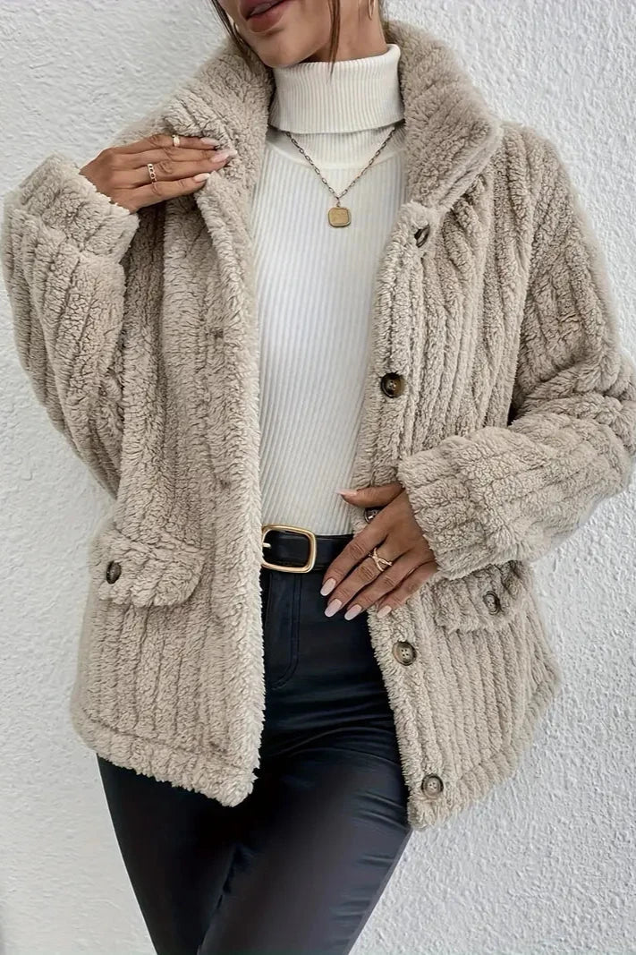 Langarm Samtknopf Cardigan für Damen, weich & wendbar. Perfekt für elegante Herbst- & Wintermode.