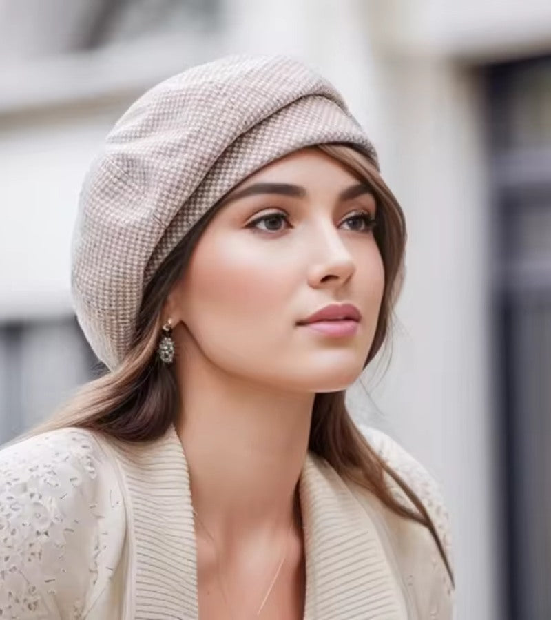 Kariertes Damen Barett für Herbst & Winter. Stylische Kopfbedeckung im eleganten französischen Stil für Frauen.