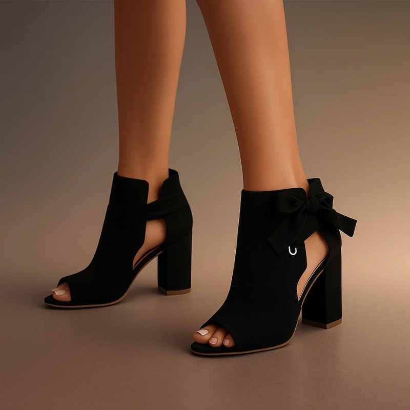Komfortable Peeptoe Pumps mit Blockabsatz und femininer Schleife. Elegante Damenschuhe für besondere Momente und Feiern.