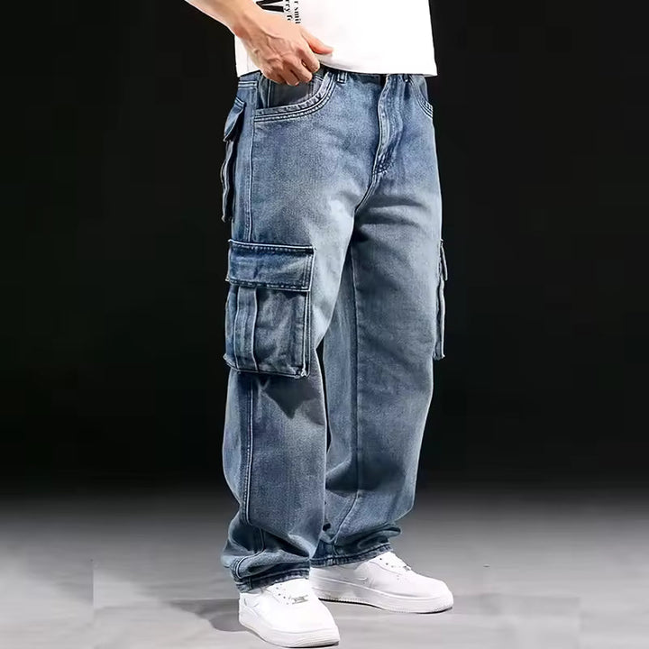 Herren Cargo-Jeans mit weitem Schnitt, lockerer Passform & praktischen Taschen für Freizeit & Alltag.