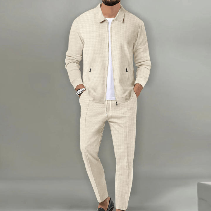 Bequemes Herren-Freizeitset als lässiger Zweiteiler für Herbst- und Wintermode, ideal für Zuhause.