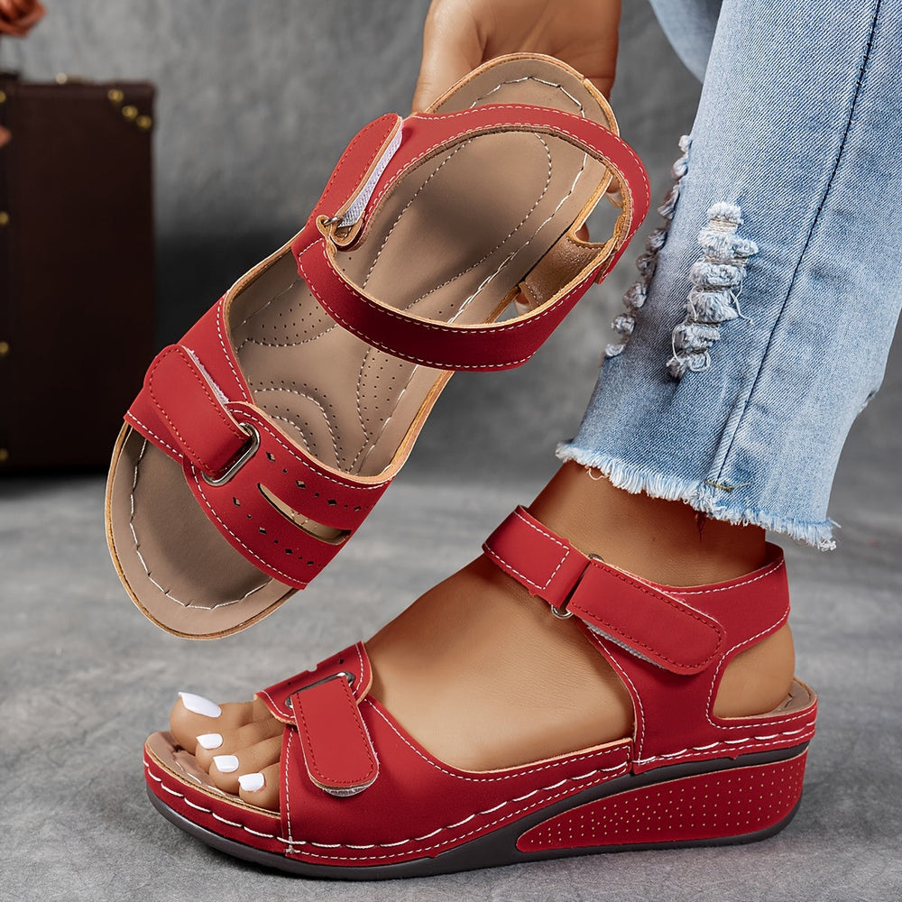 Bequeme orthopädische Damensandalen für Fußgesundheit. Verstellbare Riemen & weiche Polsterung für den Alltag.