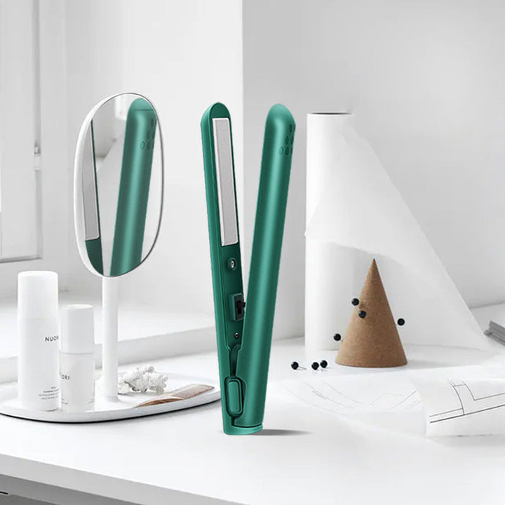 2-in-1 Mini Glätteisen und Lockenstab für Damen, Keramikplatten für vielseitiges Haarstyling unterwegs.