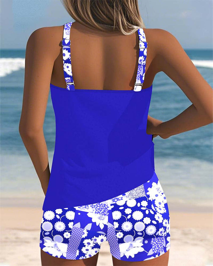 Figurfreundliches Damen Bikini Set mit hohem Schnitt, elastisch, moderne Bademode für den Sommer.