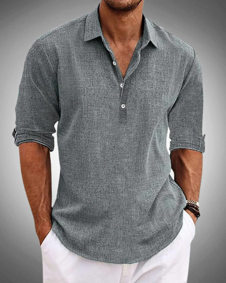 Zeitloses Basic Herren Langarmhemd, ein unverzichtbares Oberteil für vielseitige Smart Casual Outfits.