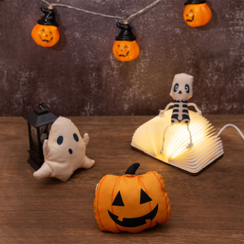 Plüsch-Totenkopf Katzenspielzeug für Halloween, gefüllt mit echter Katzenminze; interaktiv & saisonal.
