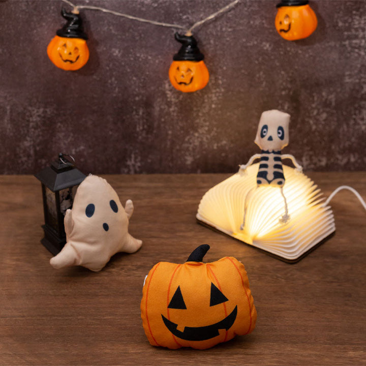 Plüsch-Totenkopf Katzenspielzeug für Halloween, gefüllt mit echter Katzenminze; interaktiv & saisonal.