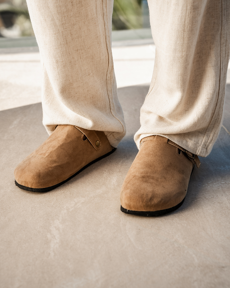 Robuste Herren Slip-On-Clogs mit rutschfester Sohle, ideal für Freizeit und Alltag.
