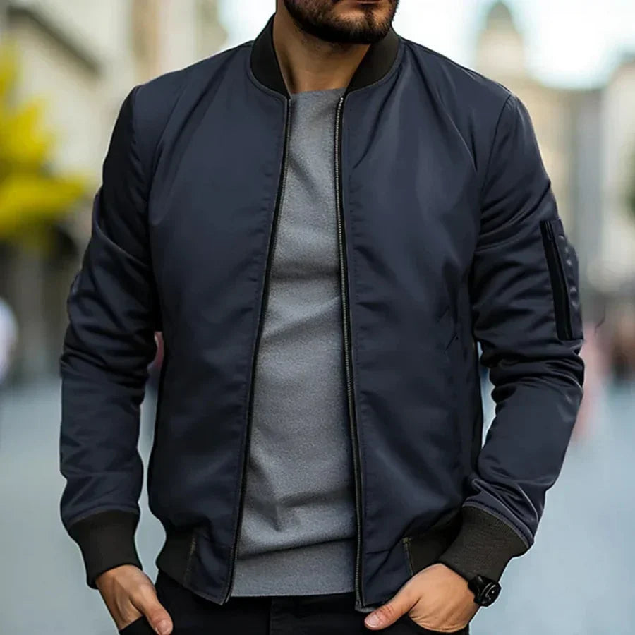 Moderne Herren Bomberjacke für Freizeit & Streetwear. Atmungsaktive Übergangsjacke, leicht & stilvoll.