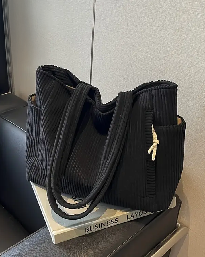 Geräumige grüne Damen Bürotasche mit geripptem Design, ideal für Dokumente und Laptop.