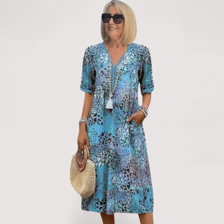 Bequemes Kurzarm-Sommerkleid für Damen mit praktischen Taschen, ideal für einen lässigen Freizeit-Look.