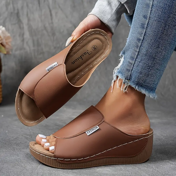 Damen Sandalen in klassischem Design, orthopädisch unterstützt. Elegante Komfortschuhe für jeden Anlass.