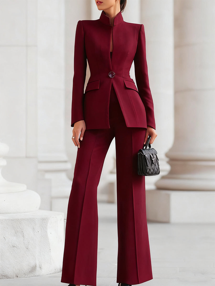 Vielseitiger Damen Anzug mit tailliertem Blazer & gerader Hose. Ideal für Büro & Smart Casual Look in Marineblau.